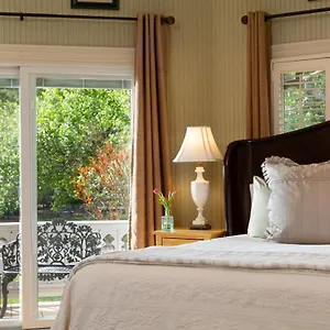 https://inn-at-woodhaven-best-available-room.hotels-louisville.com