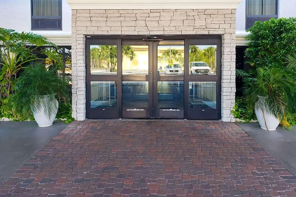 Comfort Inn & Suites St Pete - Clearwater International Airport