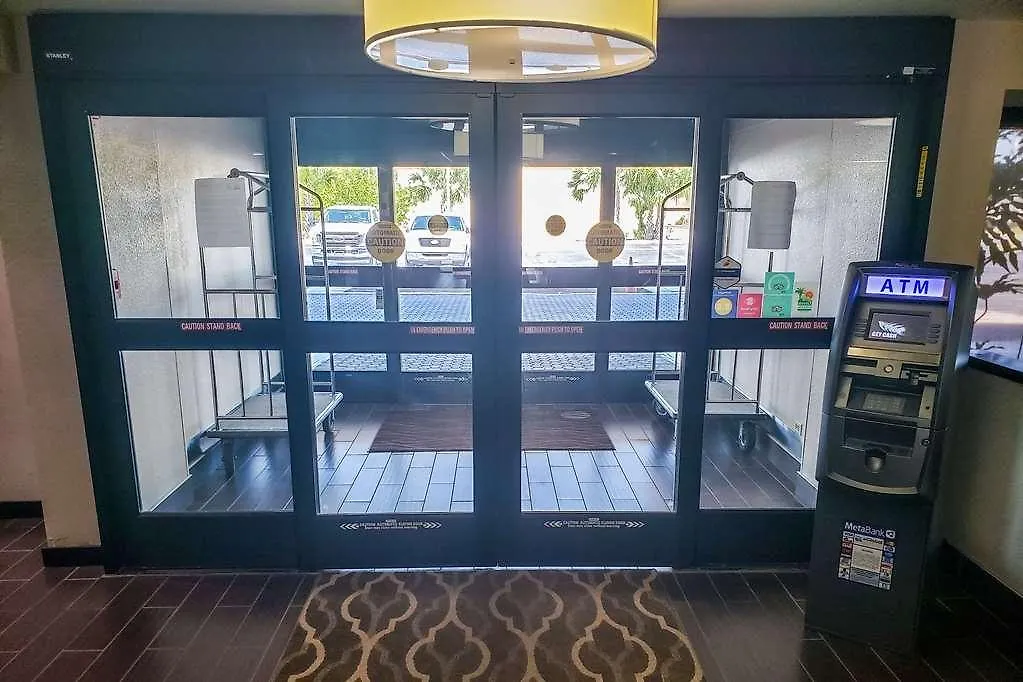 Hotel Comfort Inn & Suites St Pete - Clearwater International Airport