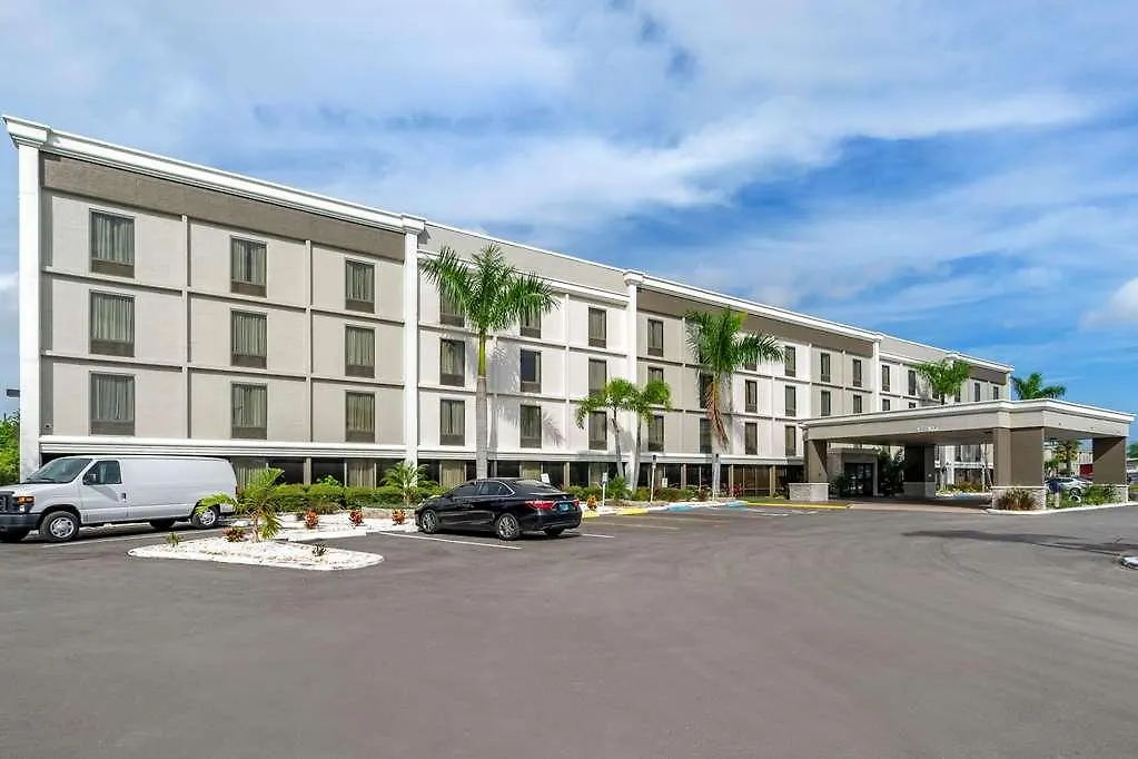 Comfort Inn & Suites St Pete - Clearwater International Airport Hotel