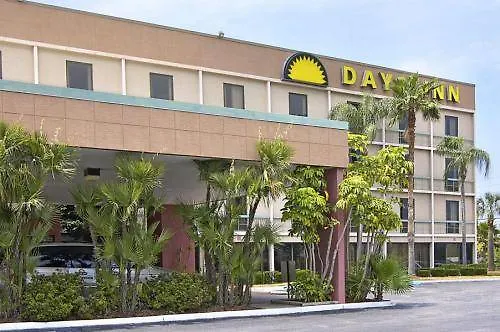 Comfort Inn & Suites St Pete - Clearwater International Airport