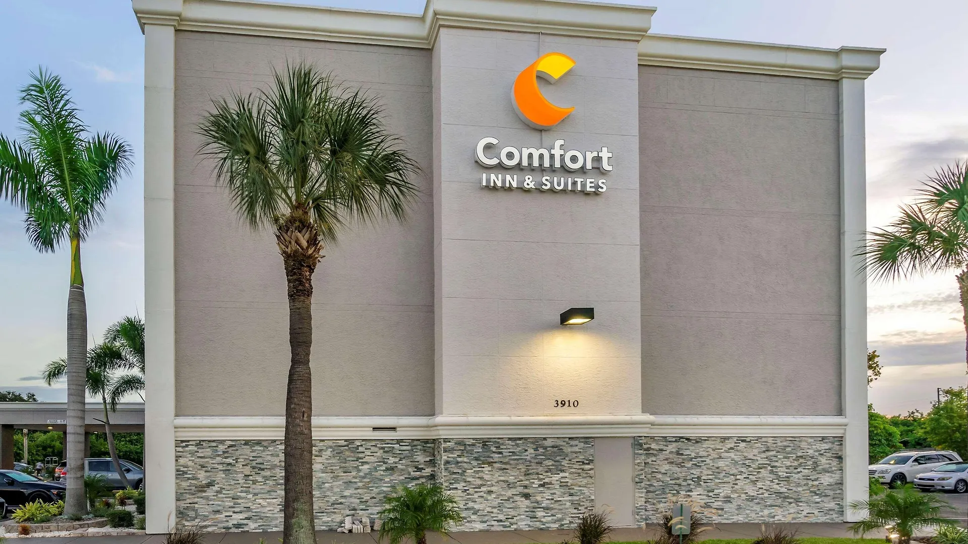 Comfort Inn & Suites St Pete - Clearwater International Airport Hotel