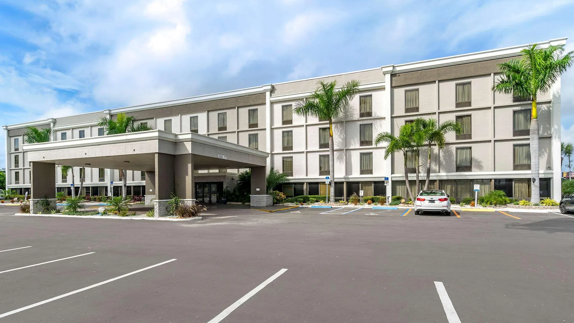 Comfort Inn & Suites St Pete - Clearwater International Airport