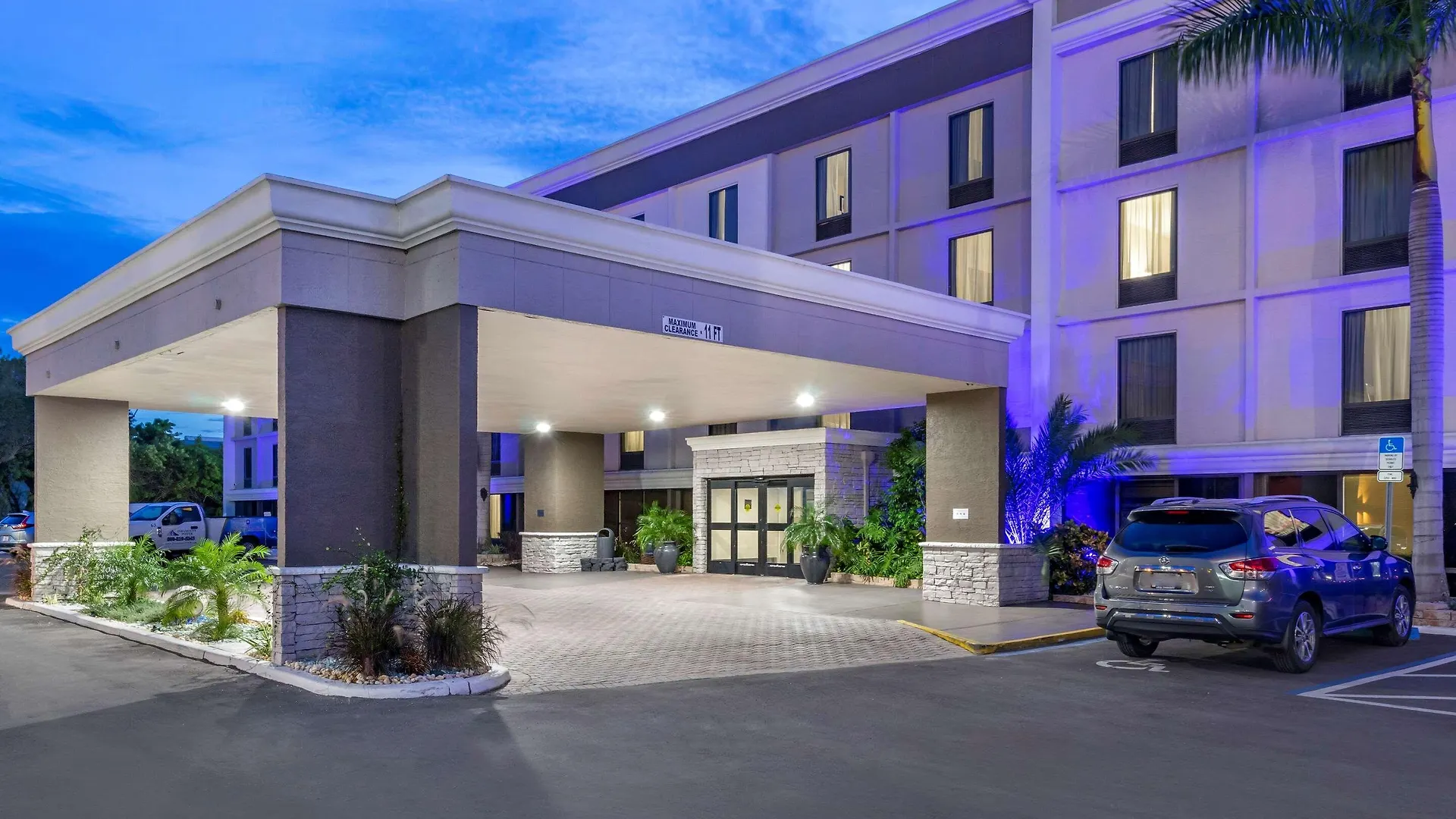 Hotel Comfort Inn & Suites St Pete - Clearwater International Airport