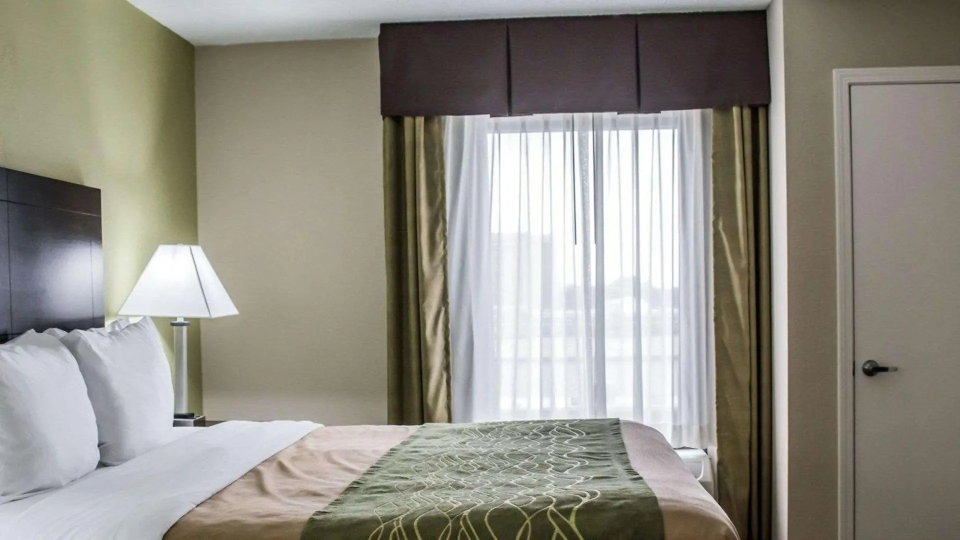 Comfort Inn & Suites St Pete - Clearwater International Airport 2*,  United States