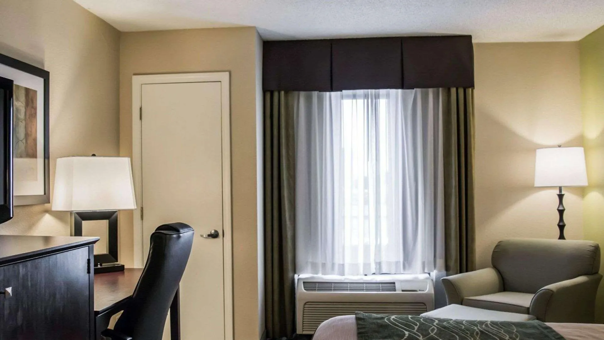 Comfort Inn & Suites St Pete - Clearwater International Airport Hotel