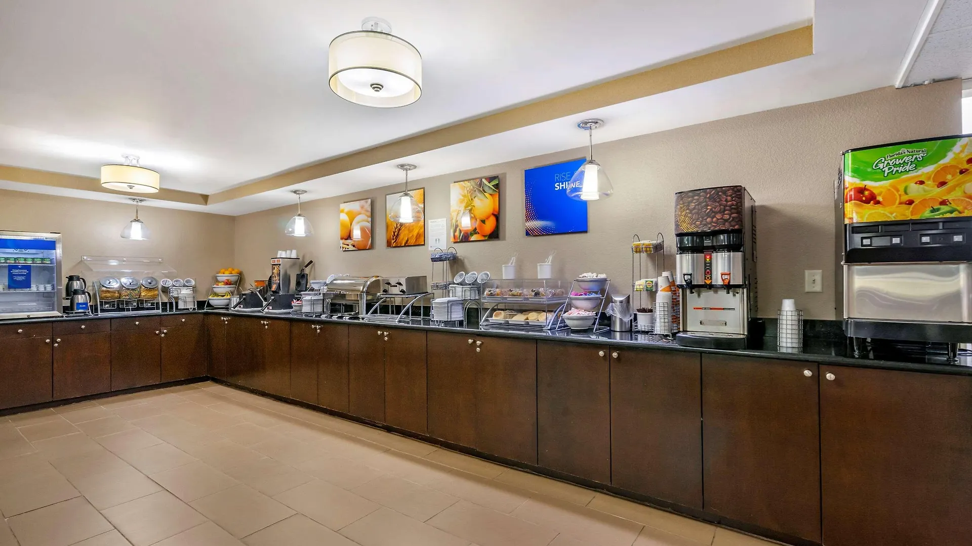 Comfort Inn & Suites St Pete - Clearwater International Airport 2*,