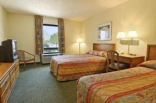 Comfort Inn & Suites St Pete - Clearwater International Airport Hotel